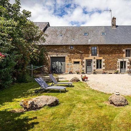 Les Prairies Du Mont - Le Gite De La Chapelle Sougéal エクステリア 写真
