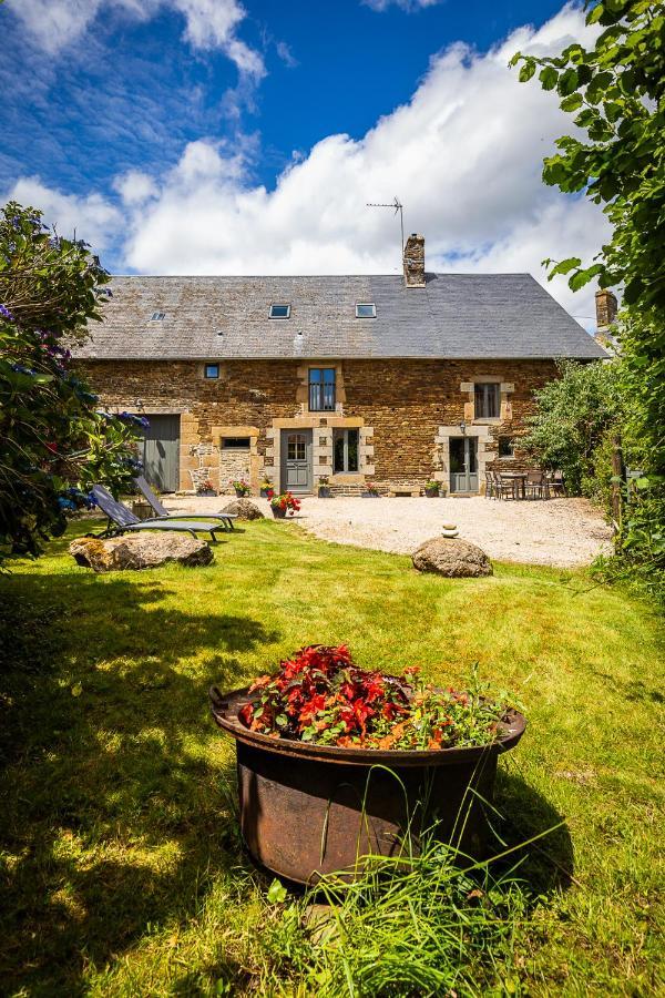 Les Prairies Du Mont - Le Gite De La Chapelle Sougéal エクステリア 写真