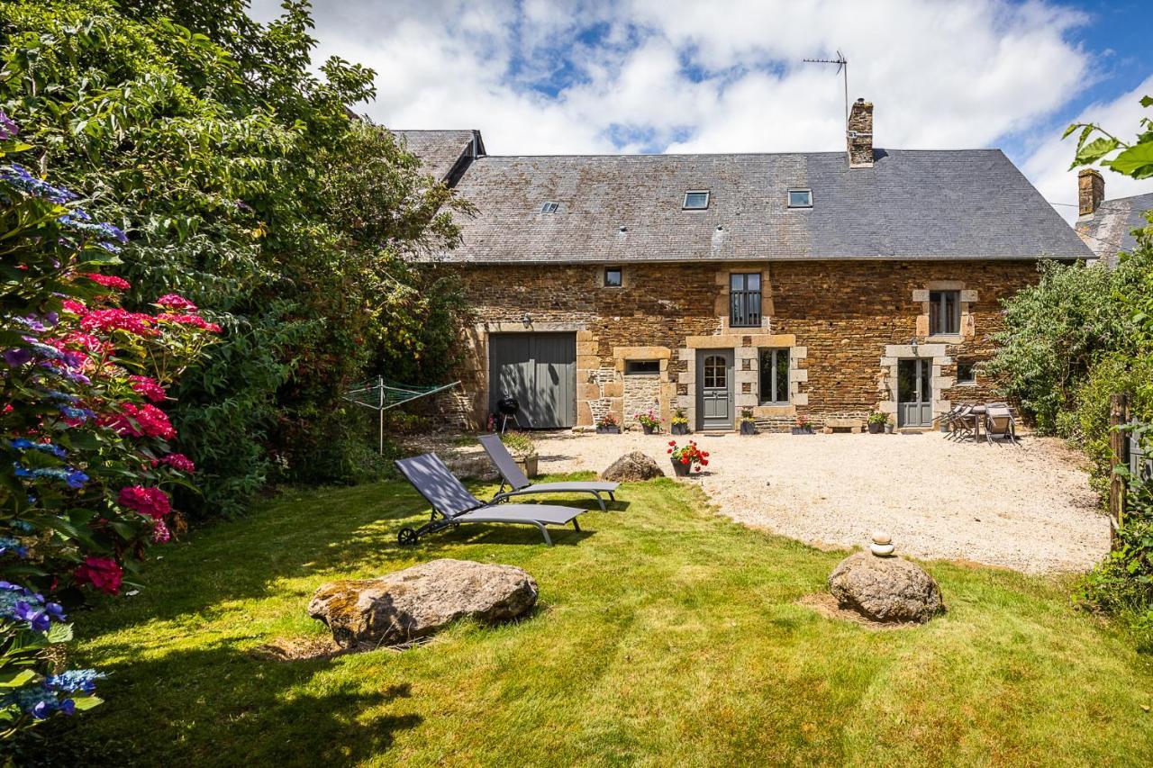 Les Prairies Du Mont - Le Gite De La Chapelle Sougéal エクステリア 写真